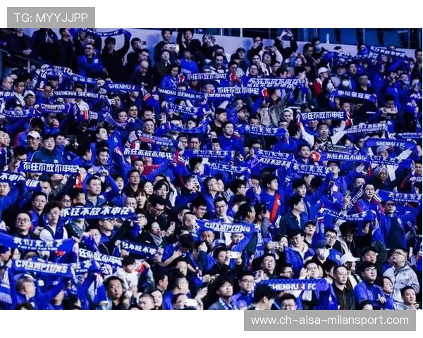 上海申花举办球迷开放日球员亲密互动掀起蓝色热潮 上海申花举办球迷开放日球员亲密互动掀起蓝色热潮