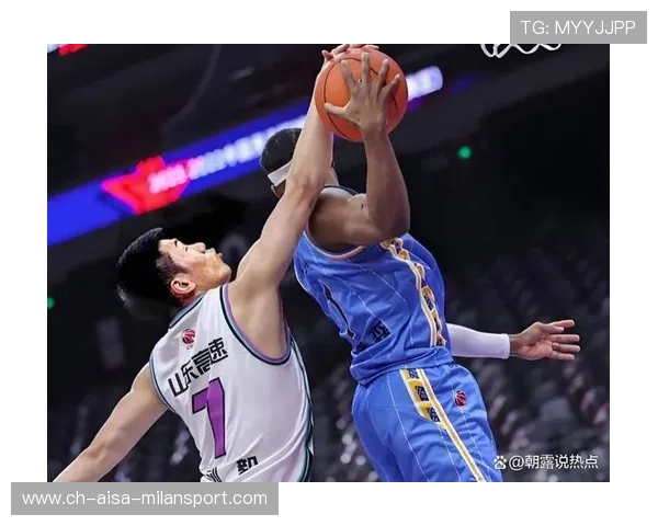 CBA 球员用身体优势在内线完成统治 CBA 球员用身体优势在内线完成统治