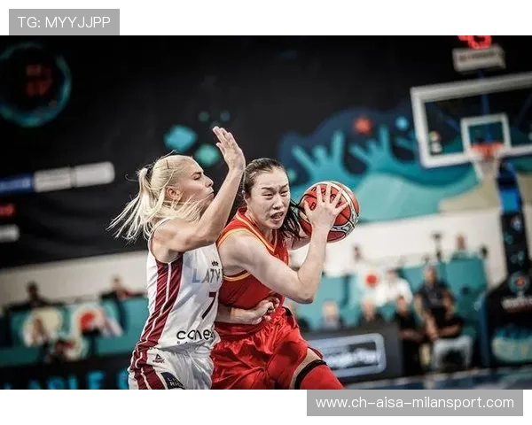 女篮外线连中关键三分改写比分板