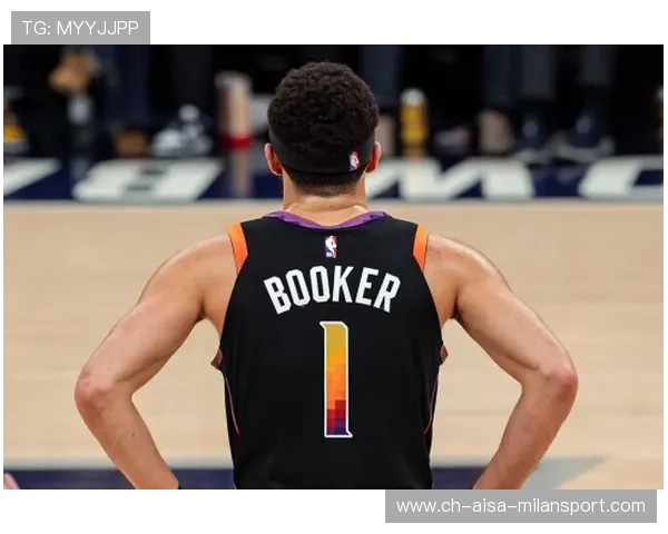 布克突破上篮连中,凤凰城逆转瞬间实现