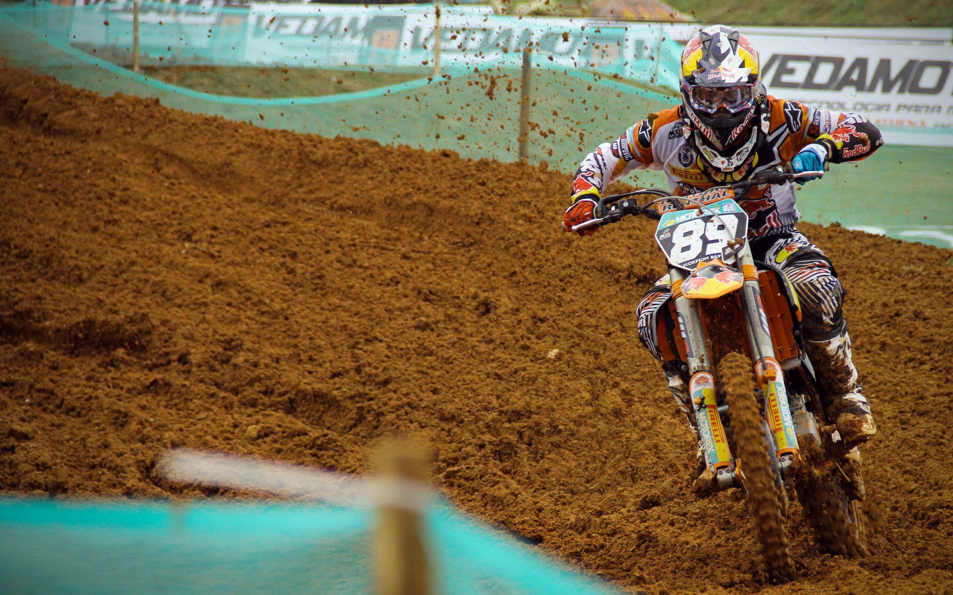 国际足球的未来：AI裁判助力比赛公正，技术革新引关注，国际知名足球裁判